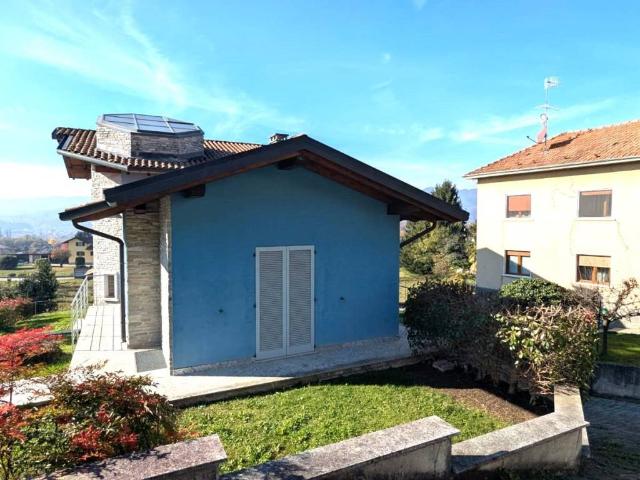 Villa in vendita a Bolzano Novarese NO
