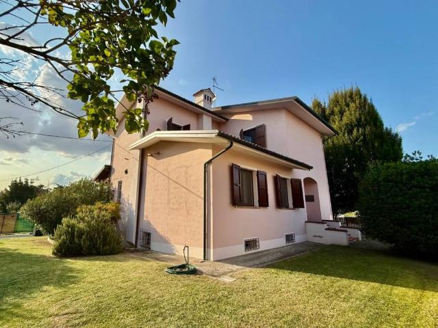 Villa in vendita a Bondeno FE