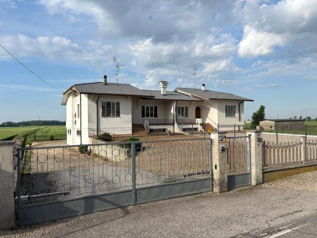 Villa in vendita a Bondeno FE