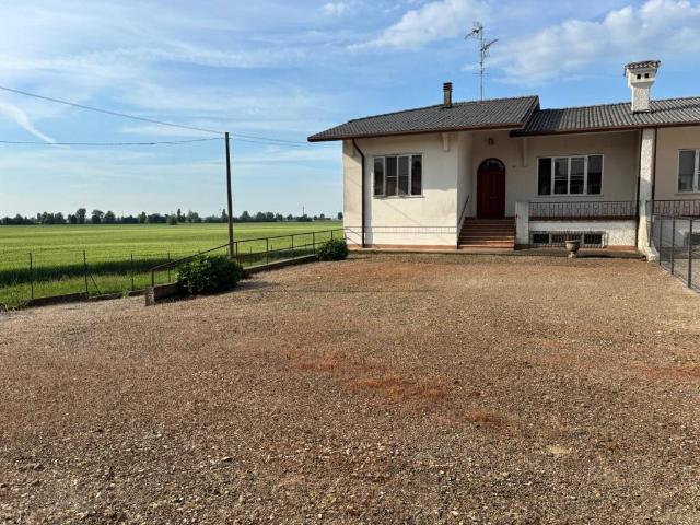 Villa in vendita a Bondeno FE