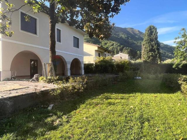 Villa in vendita a Borgo a Mozzano LU
