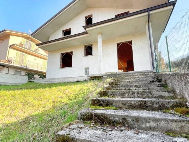 Villa in vendita a Borgo San Dalmazzo CN