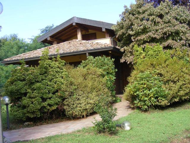 Villa in vendita a Borgo Ticino NO