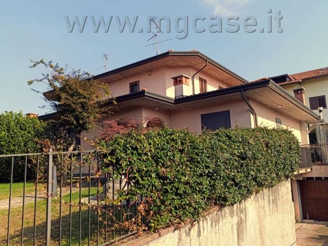 Villa in vendita a Borgo Ticino NO