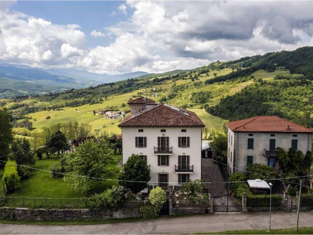 Villa in vendita a Borgo Val di Taro PR
