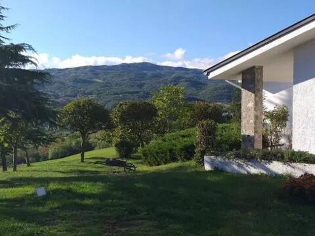 Villa in vendita a Borgo Val di Taro PR
