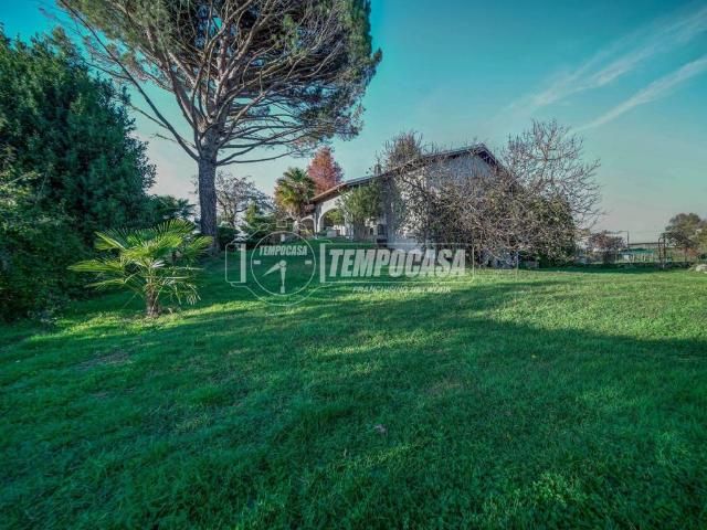 Villa in vendita a Borgomanero NO