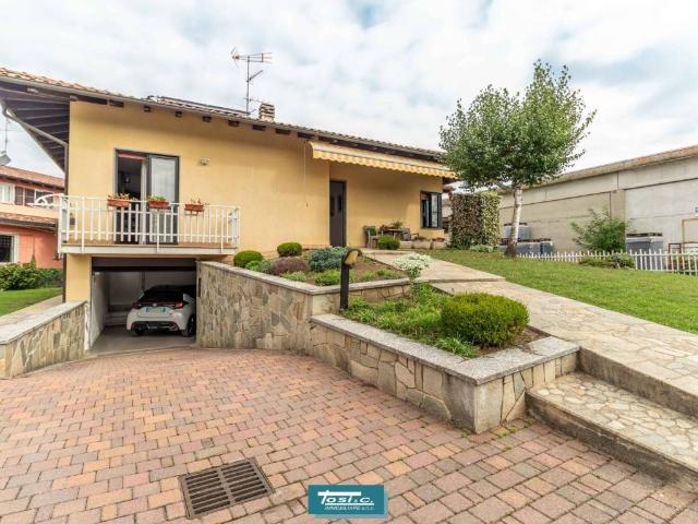 Villa in vendita a Borgomanero NO