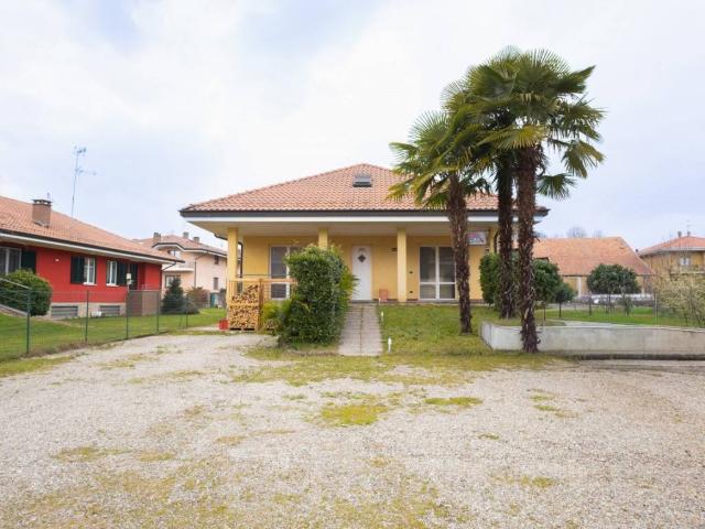Villa in vendita a Borgomanero NO