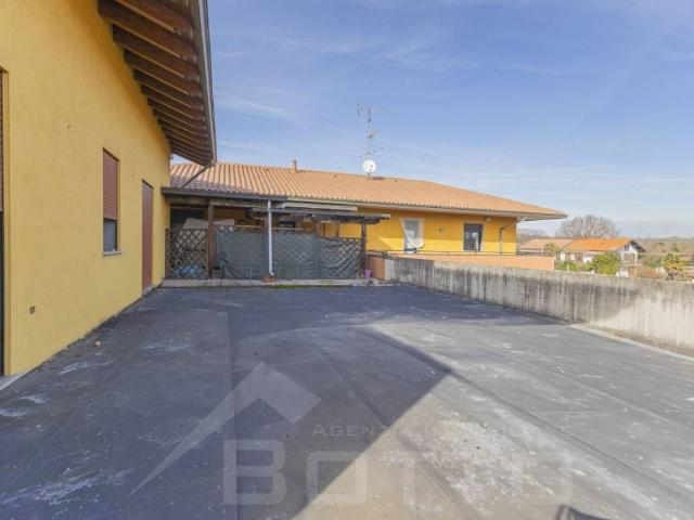 Villa in vendita a Borgomanero NO