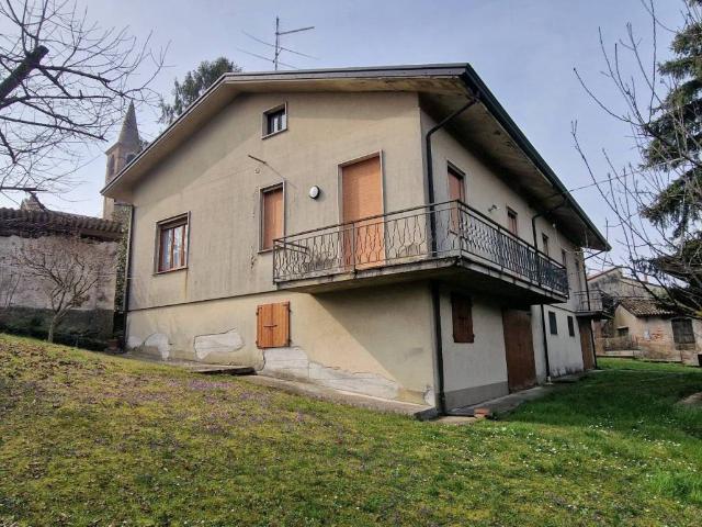 Villa in vendita a Borgonovo Val Tidone PC