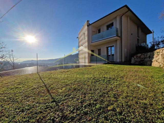 Villa in vendita a Borgosesia VC