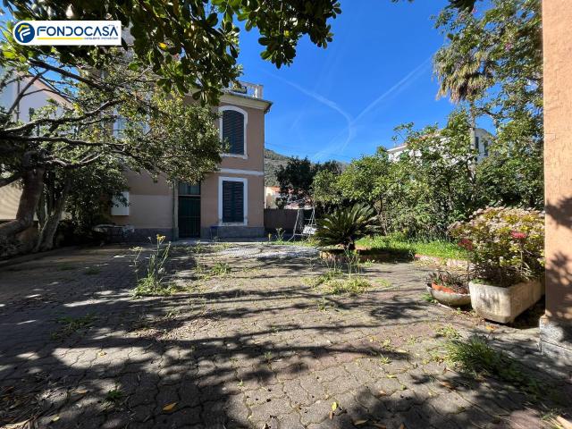 Villa in vendita a Borghetto Santo Spirito