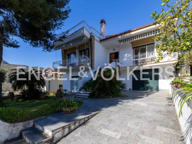 Villa in vendita a Borghetto Santo Spirito SV