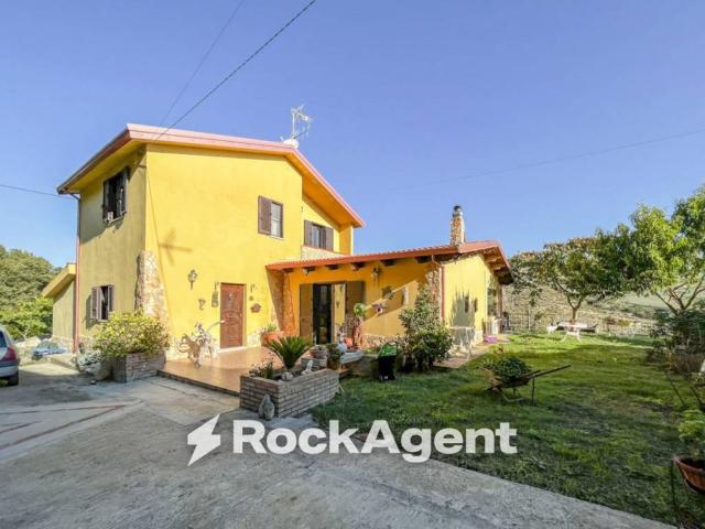 Villa in vendita a Borgia CZ