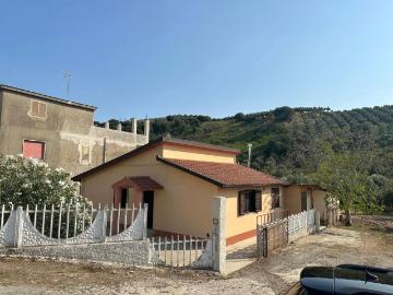 Villa in vendita a Borgia CZ