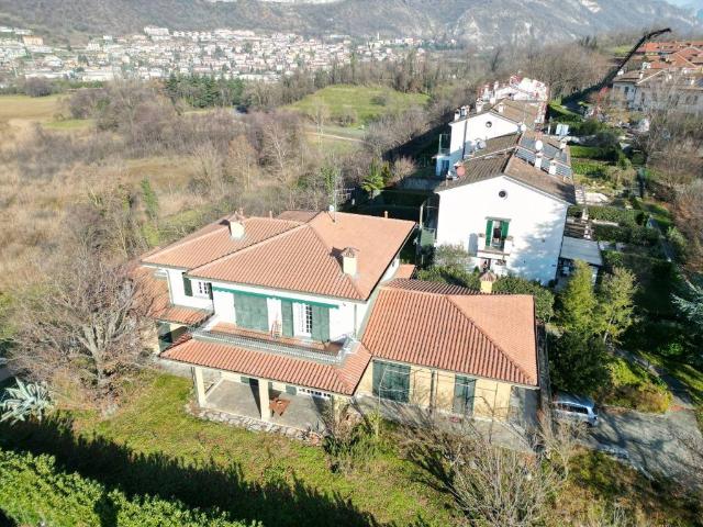 Villa in vendita a Bosisio Parini LC