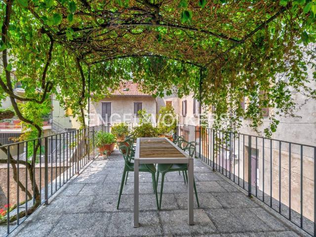 Villa in vendita a Bosisio Parini LC