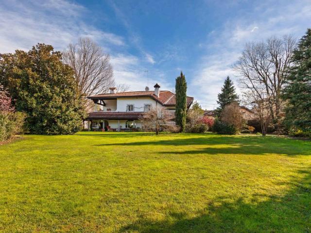 Villa in vendita a Bosisio Parini LC