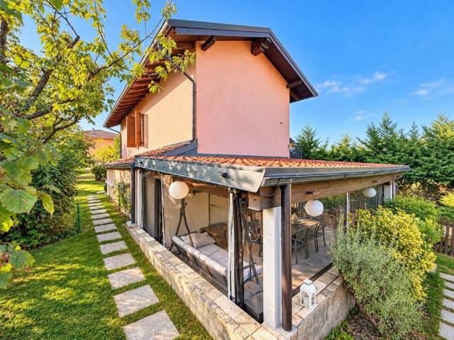 Villa in vendita a Bosnasco PV