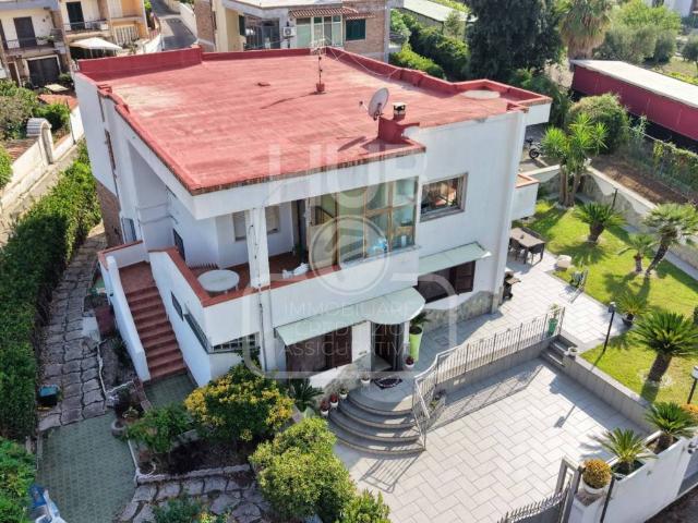 Villa in vendita a Bacoli NA