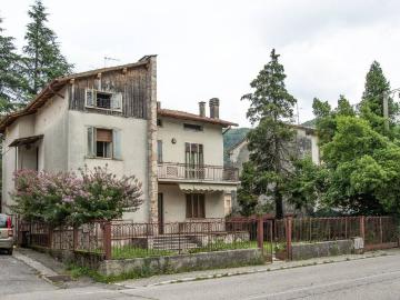 Villa in vendita a Badia Calavena VR