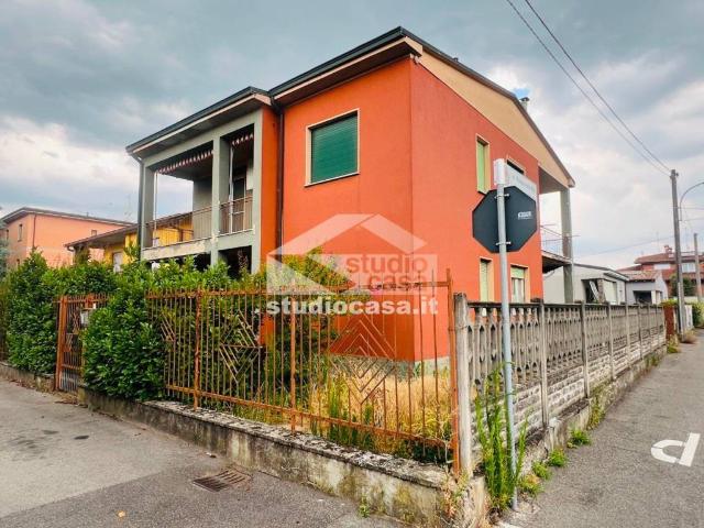 Villa in vendita a Bagnolo Cremasco CR