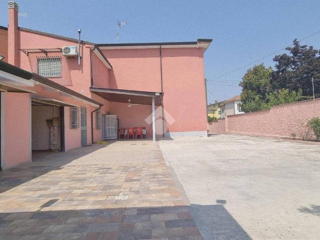 Villa in vendita a Bagnolo San Vito MN