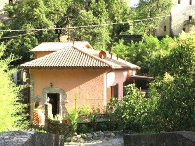 Villa in vendita a Bagnone MS