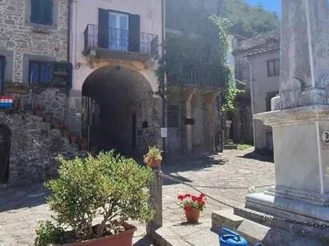 Casa indipendente in vendita a Bagni di Lucca LU