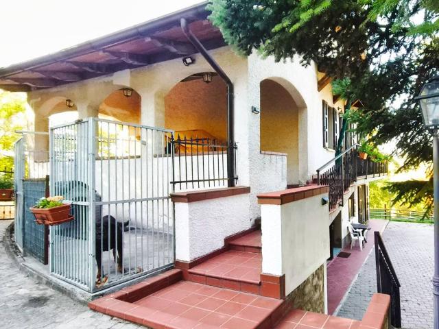 Villa in vendita a Baiso RE
