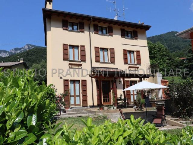 Villa in vendita a Ballabio LC