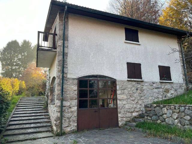 Villa in vendita a Ballabio LC