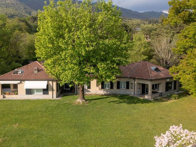 Villa in vendita a Barasso VA