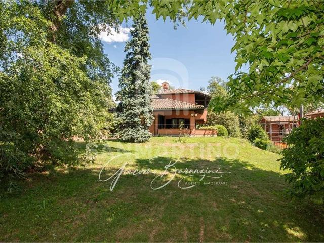 Villa in vendita a Barasso VA