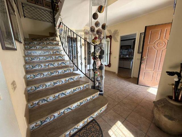 Villa in vendita a Barasso VA