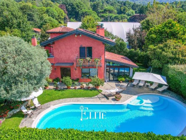 Villa in vendita a Barasso VA