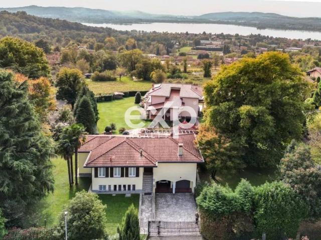 Villa in vendita a Barasso VA