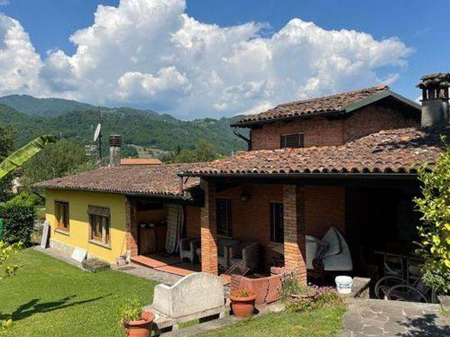 Villa in vendita a Barga LU