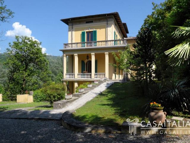 Villa in vendita a Barga LU
