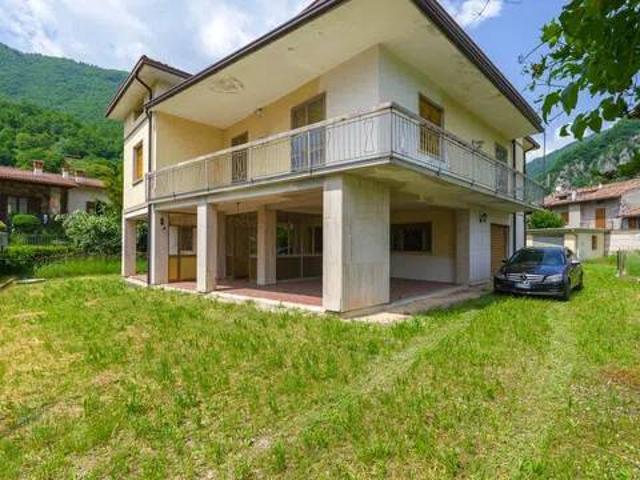 Villa in vendita a Barghe BS