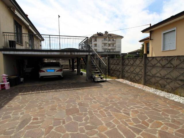 Villa in vendita a Bareggio MI