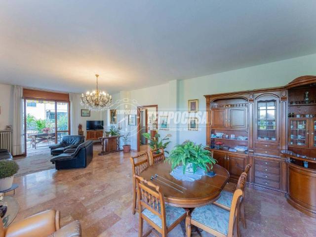 Villa in vendita a Bareggio MI