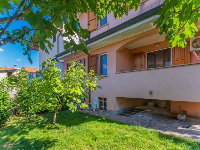 Villa in vendita a Bareggio MI