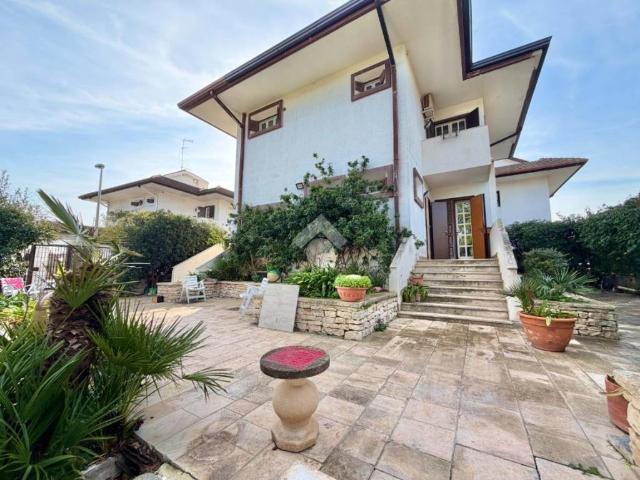 Villa in vendita a Bari BA