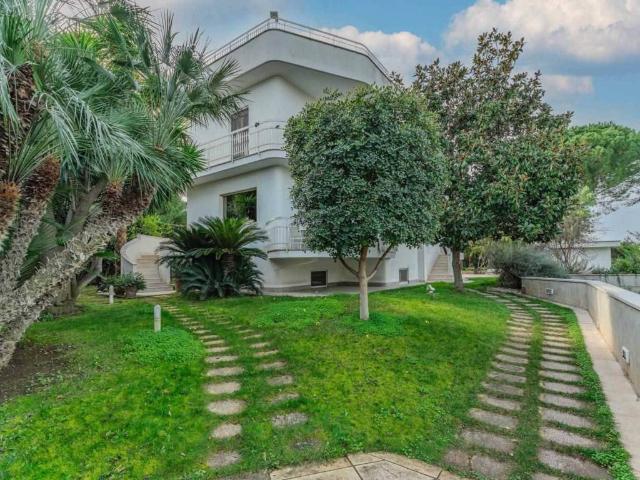 Villa in vendita a Bari BA