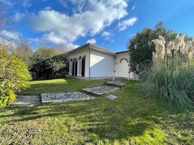 Villa in vendita a Barlassina MB