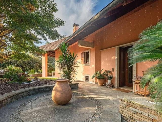 Villa in vendita a Barzago LC