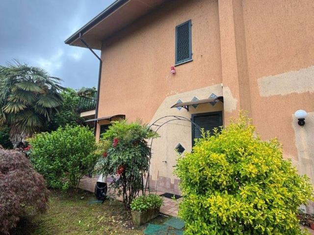 Villa in vendita a Barzanò LC