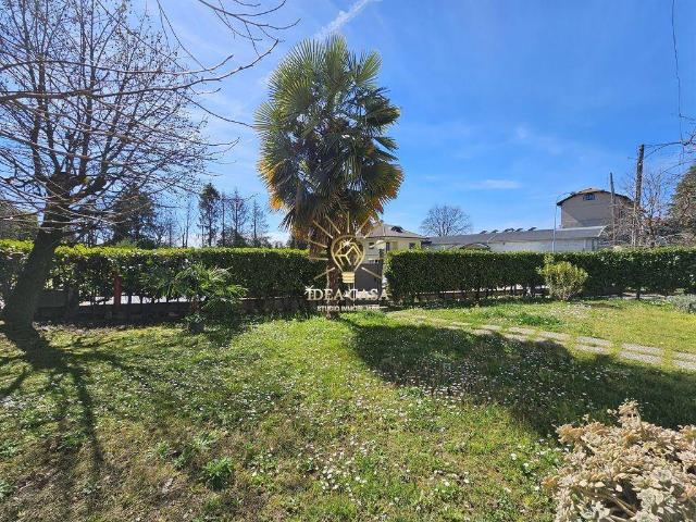 Villa in vendita a Barzanò LC